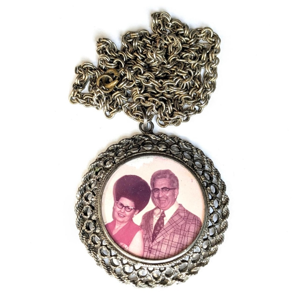 Vintage 70s Picture Frame Locket Necklace for BFFs and Lovers